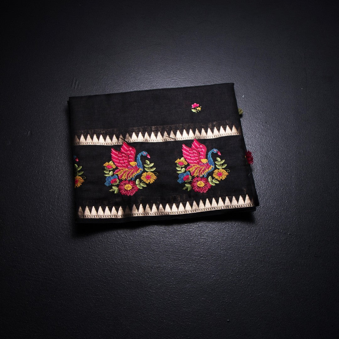 RTSR42458-1-Raw-Silk-Black-Thread-Work-Saree-02-fold