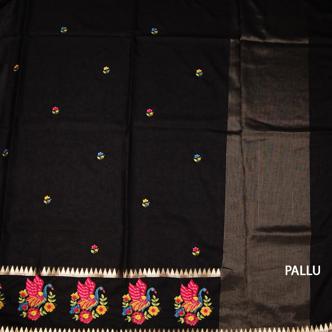 RTSR42458-2-Raw-Silk-Black-Thread-Work-Saree-02-pallu