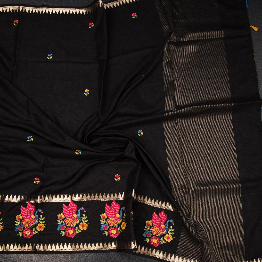 RTSR42458-4-Raw-Silk-Black-Thread-Work-Saree-02-crush