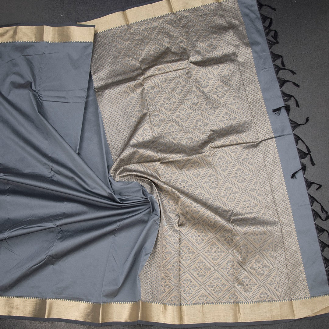 SMLSR42088-5-Semi-Silk-Grey-Plain-Saree-And-Zari-Border-crush