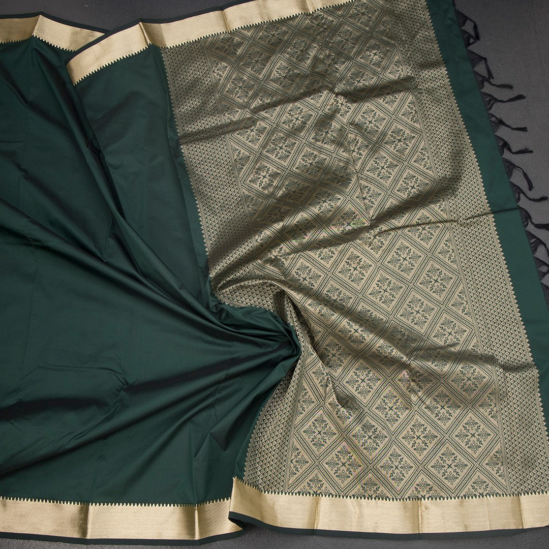 SMLSR42110-5-Semi-Silk-Plain-Dark-Green-Saree-And-Zari-Border-crush